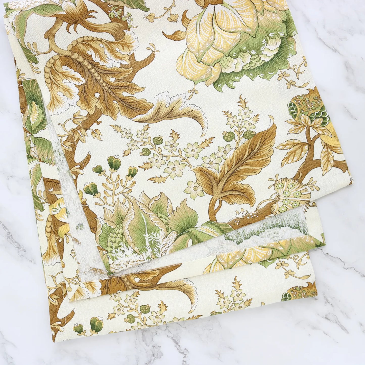Covington Denehy Apple Linen Table Runner (each)