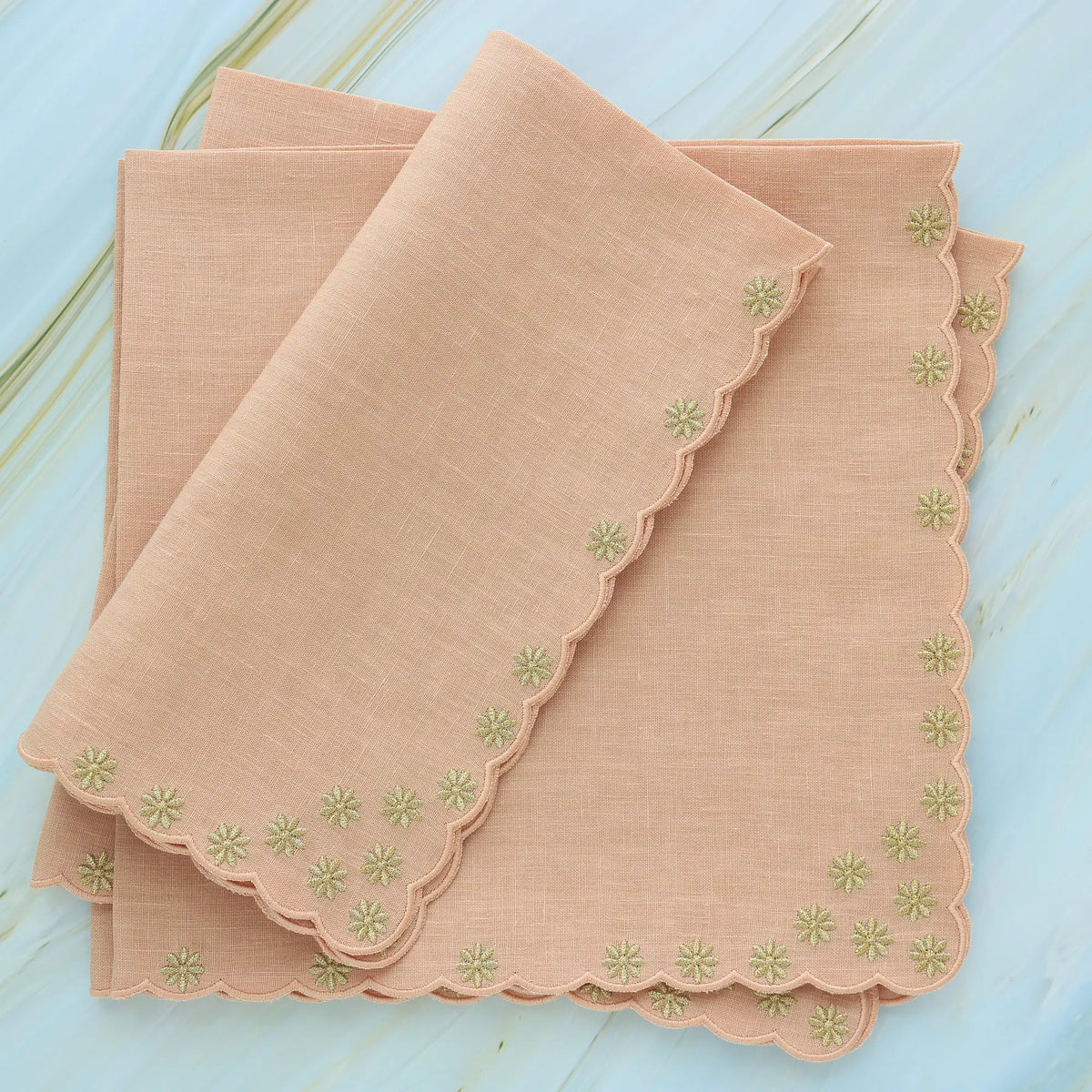 Daisies Scalloped Italian Linen Dinner Napkins (each)