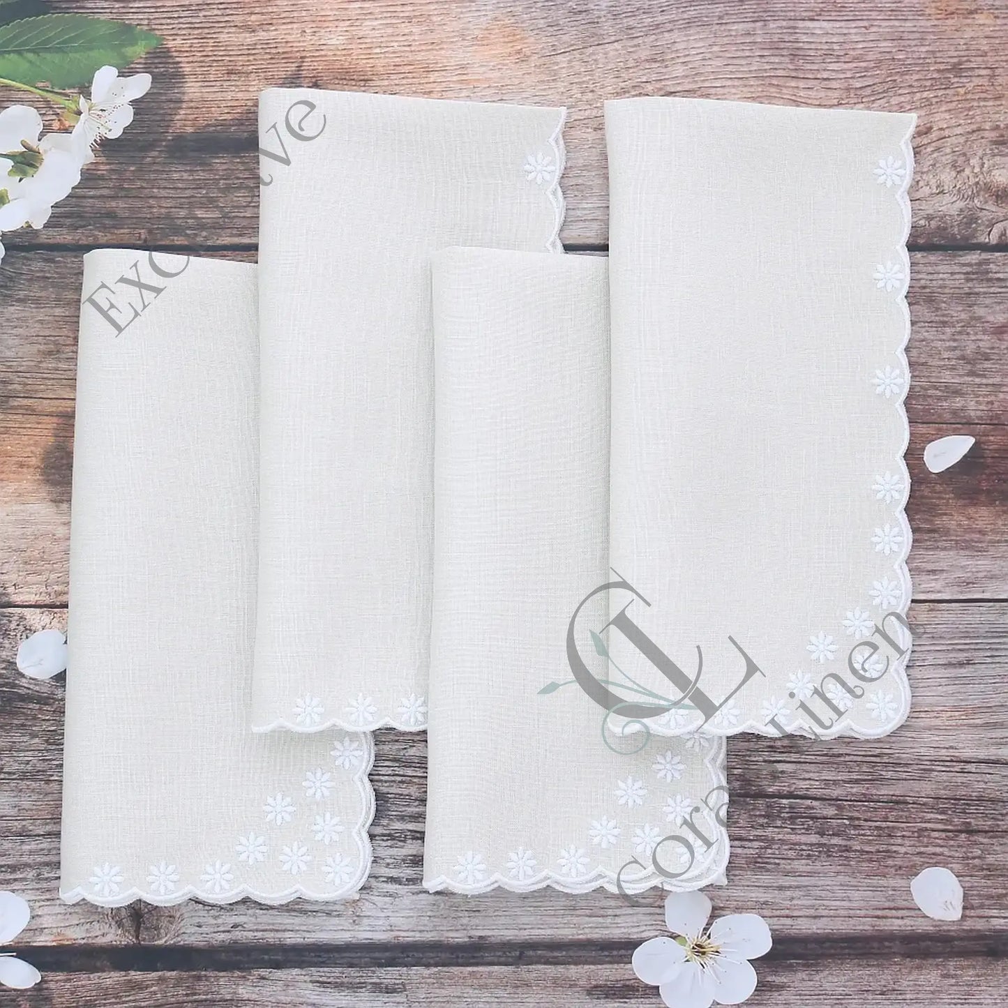 Daisies Scallops Linen Napkins (each)