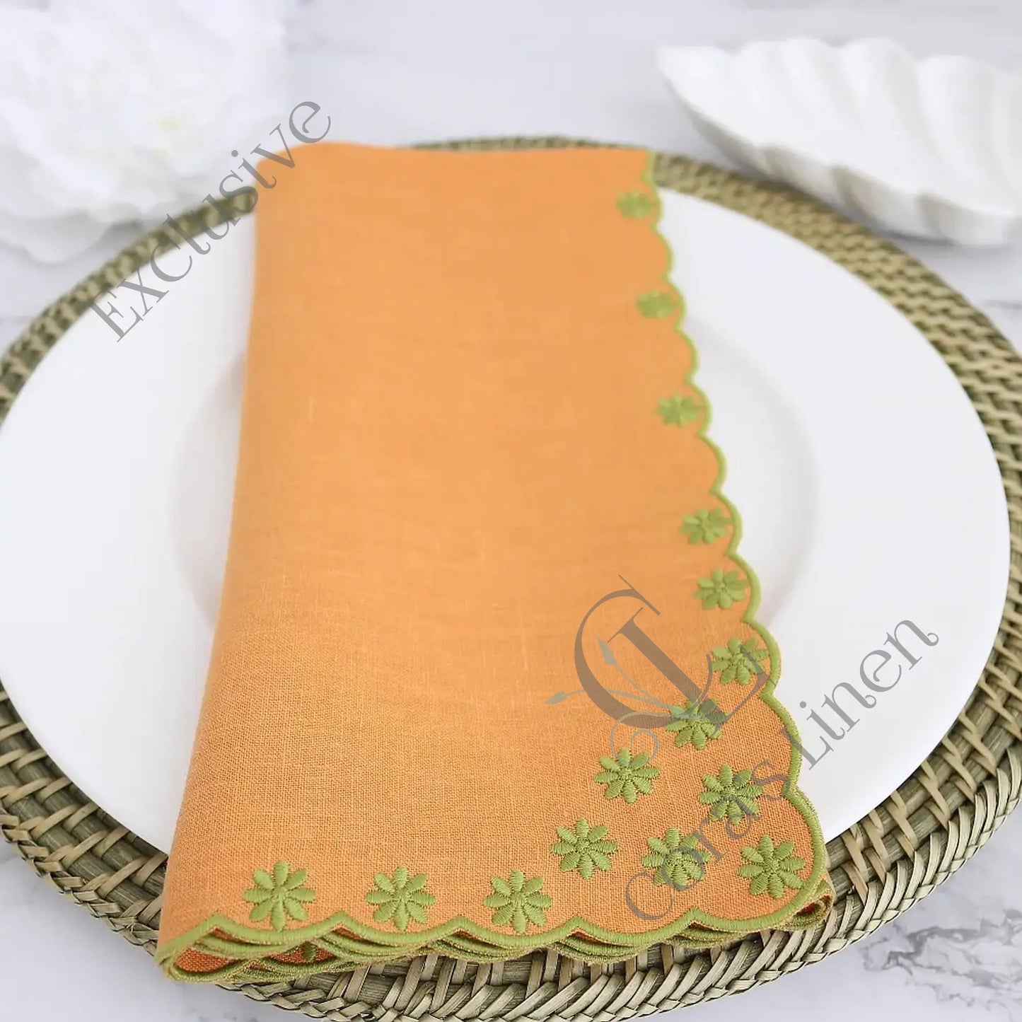 Daisies Scallops Linen Napkins (each)