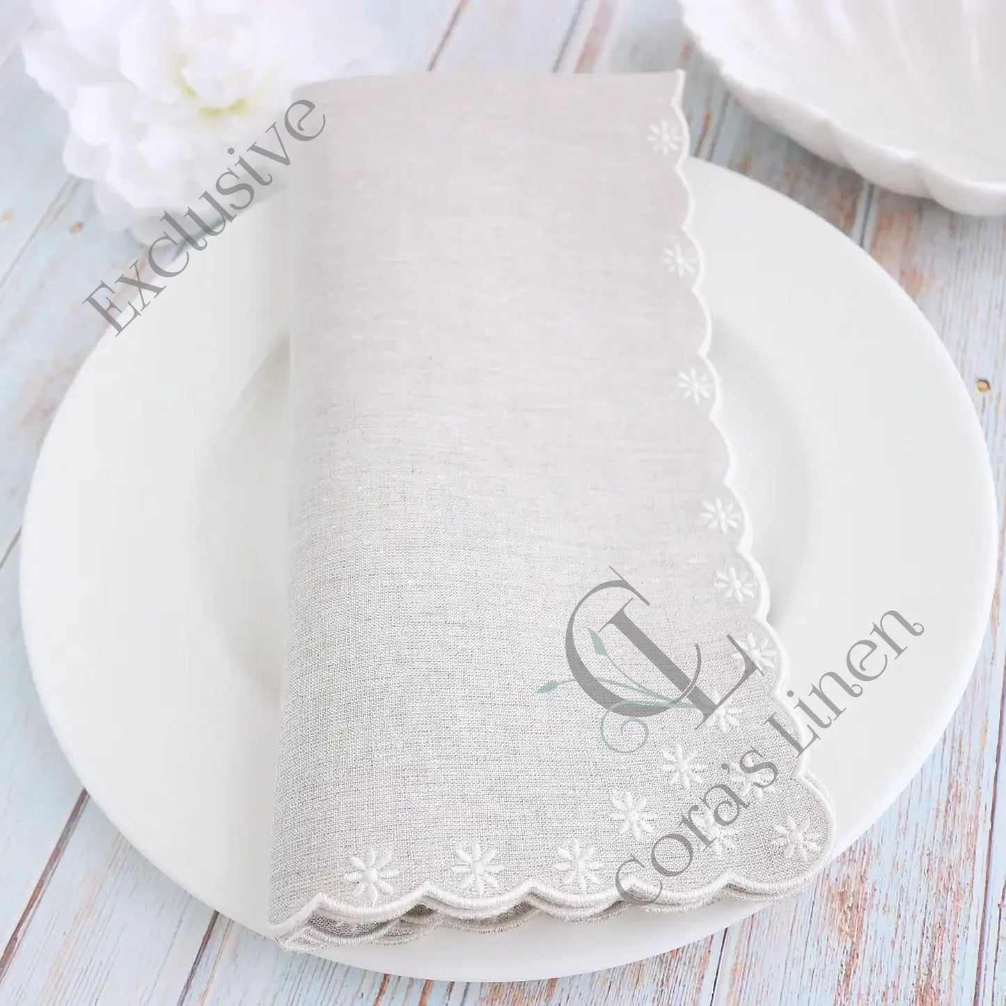 Daisies Scallops Linen Napkins (each)