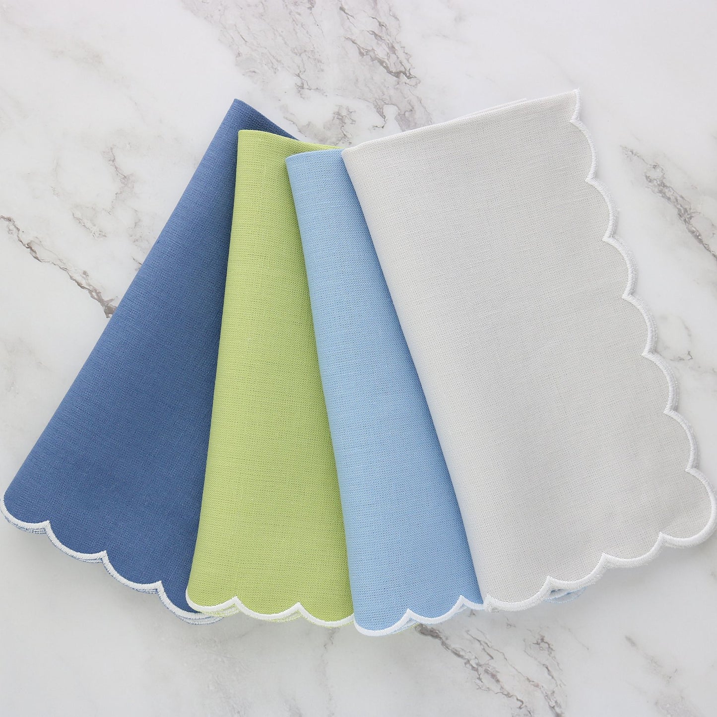 Scalloped linen dinner napkins (each)