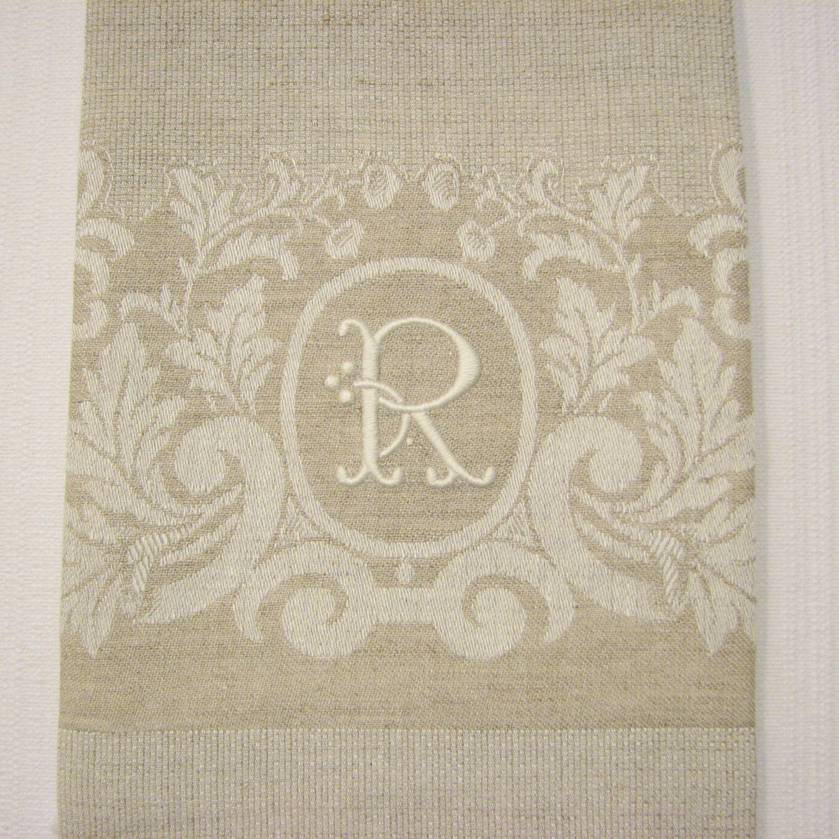 Tessitura Pardi Medaglione Hand Towel (each)
