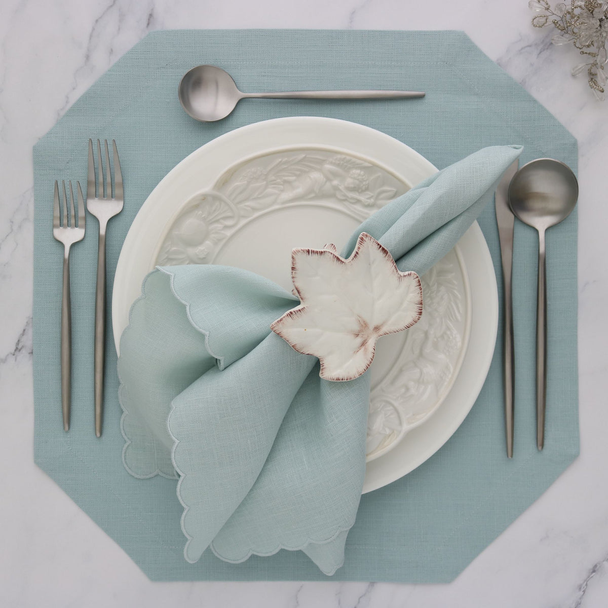Verona Meadow Scalloped Linen Dinner Napkins (each)