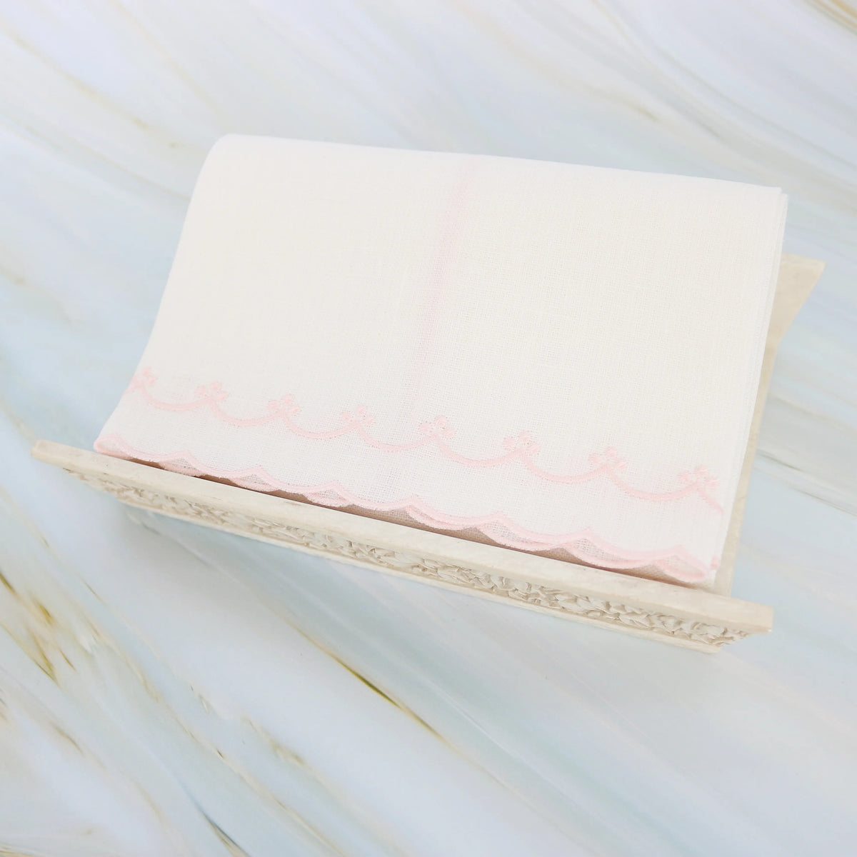 White Bergamo Scalloped Linen Guest Towel (each)