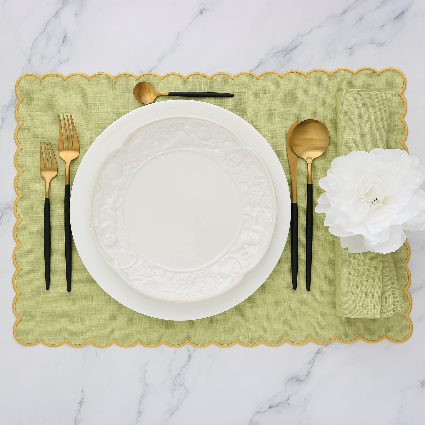 Georgia Green and Yellow Gold scalloped border linen placemats (set of 6)