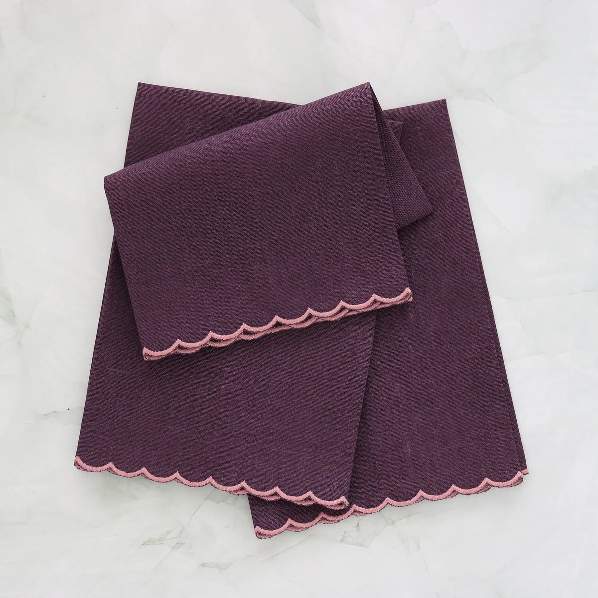 Verona Scalloped Linen Guest Towel