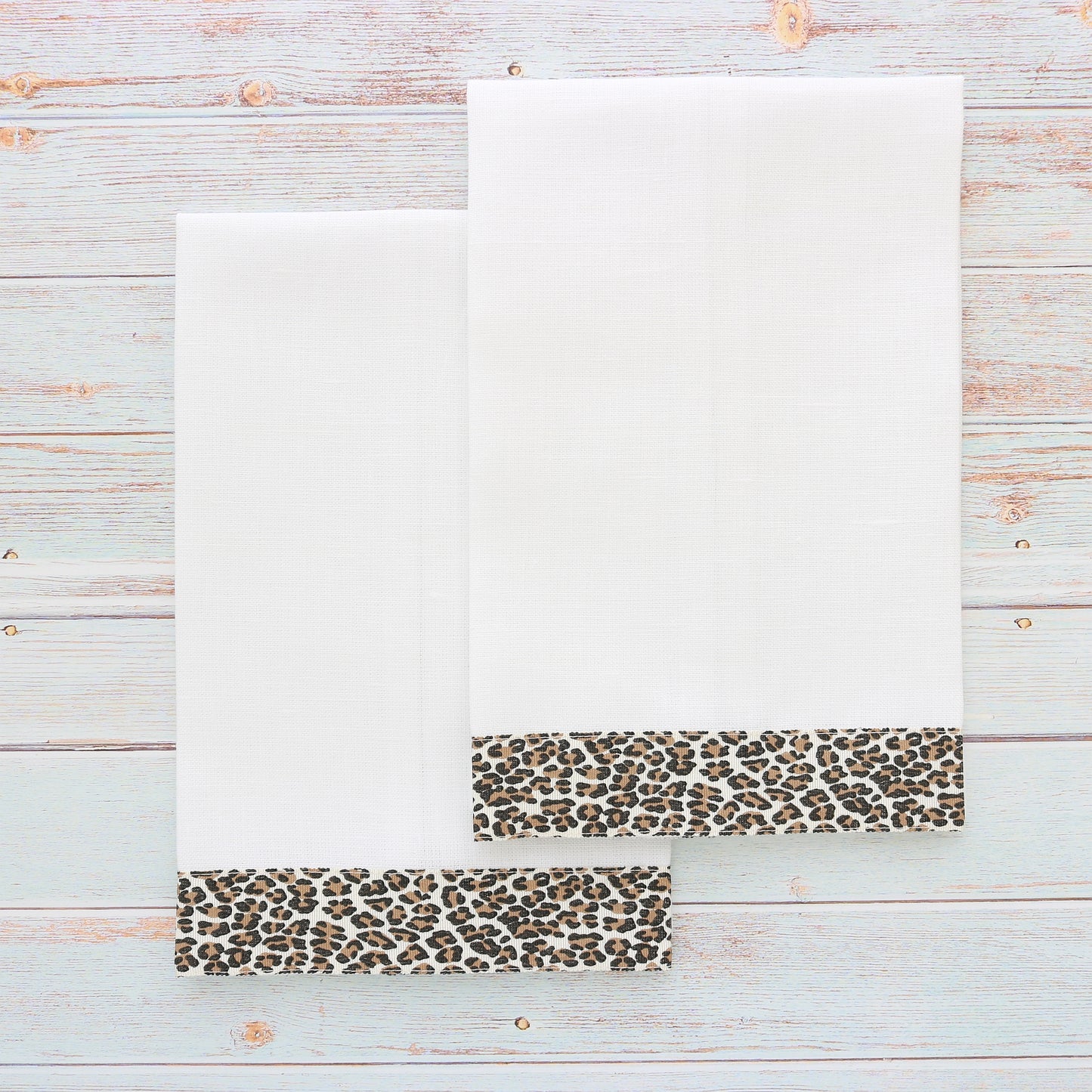 Asciugamano per ospiti in lino con finiture in nastro bianco/ghepardo