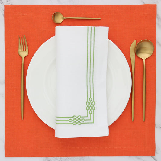 Motif de noeud chinois sur des serviettes de table en lin blanc (ensemble de 4)