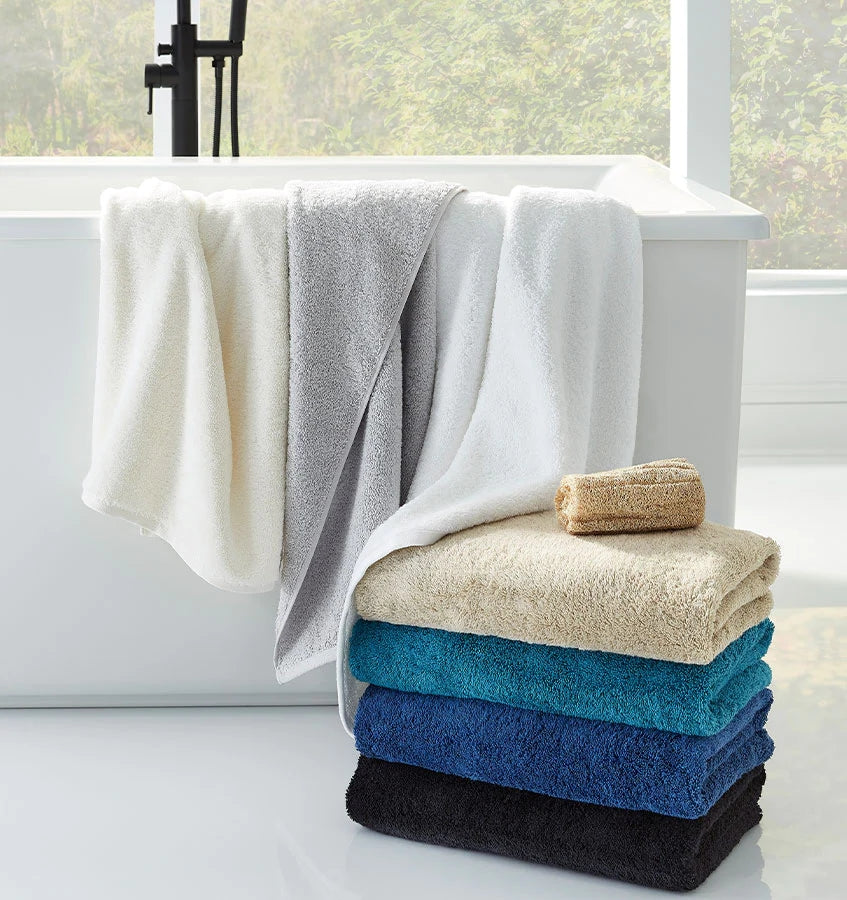 Asciugamani da bagno in spugna bianca Sarma