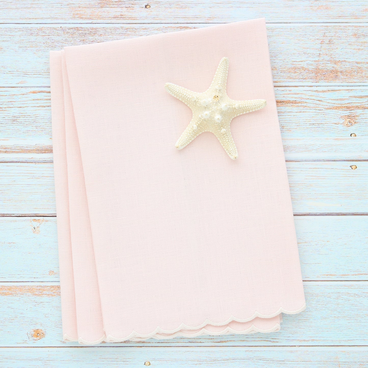 Asciugamano per ospiti in lino smerlato rosa tenue (ciascuno)